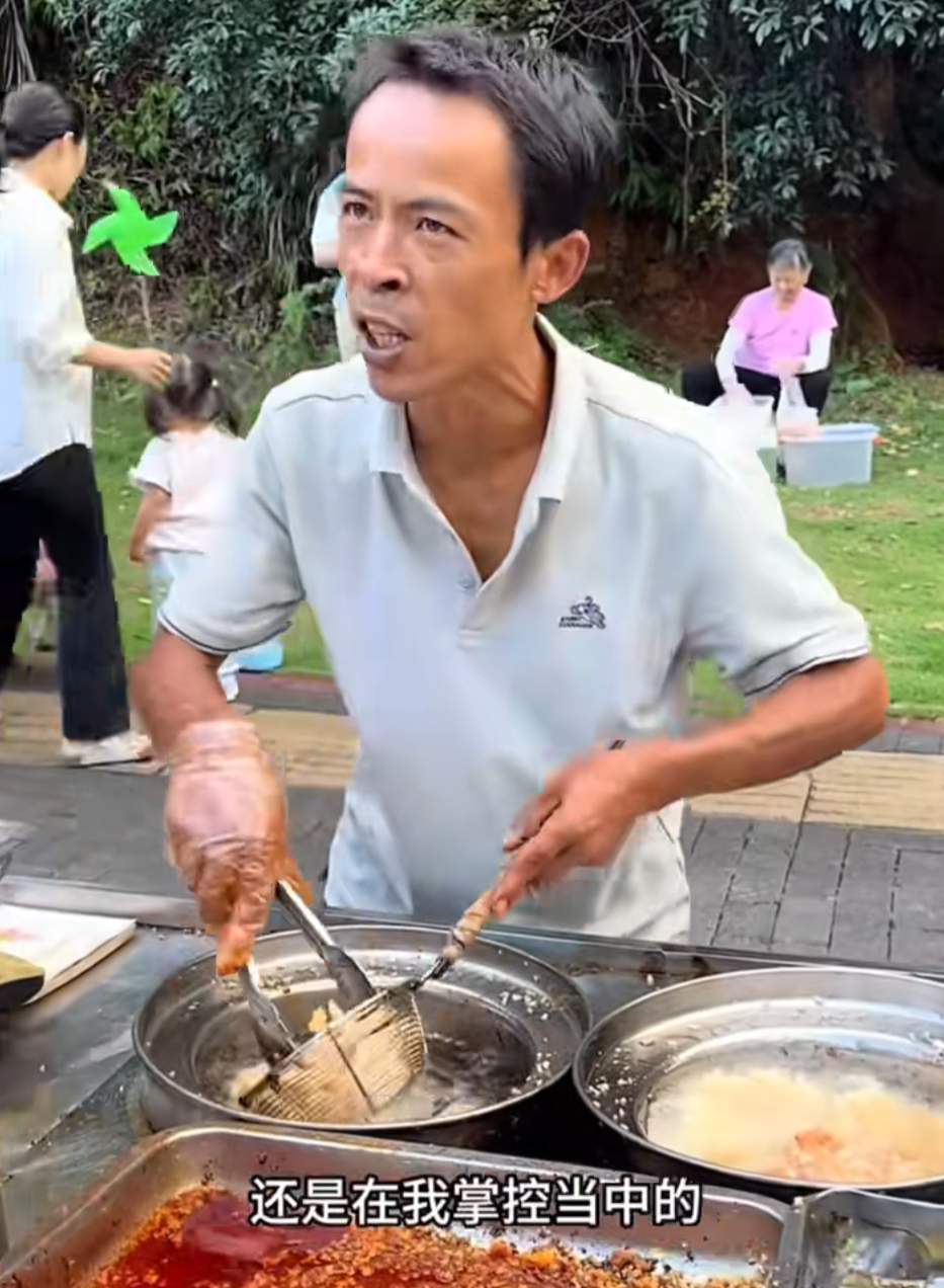 又见“因一人火一城”！“鸡排哥”走红背后的老问题