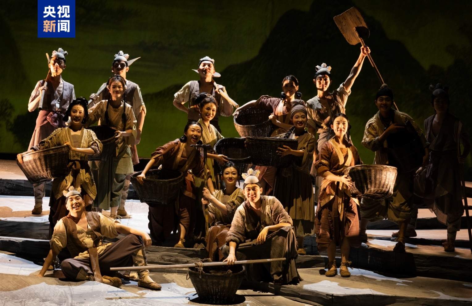 2024年全国营业性演出场次48.84万场 票房收入579.54亿元