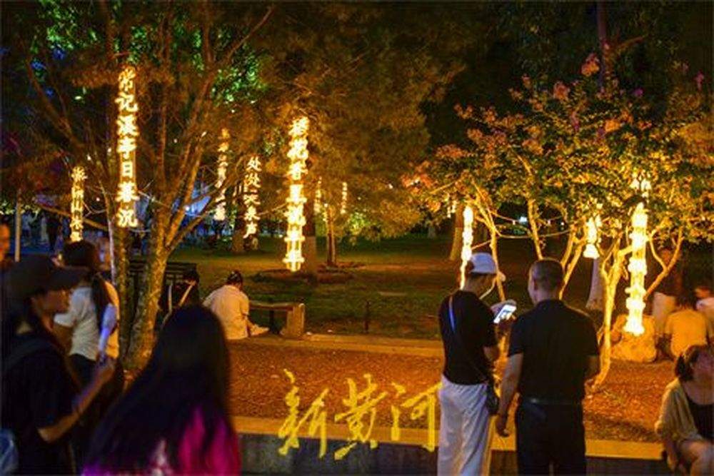 把“二安”诗韵挂上枝头，诗词彩灯点亮大明湖畔