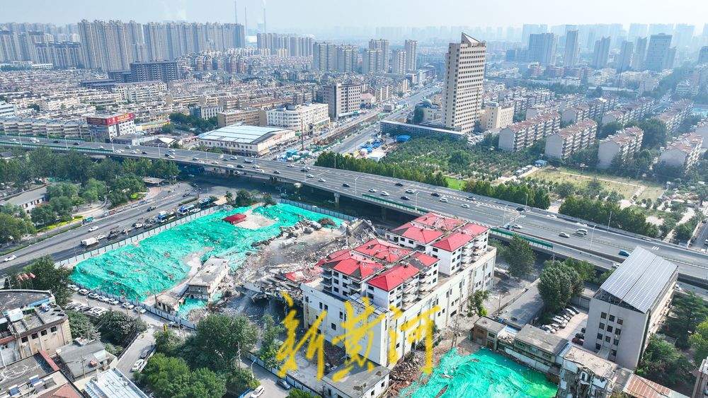 济南洪楼广场片区城市更新持续推进，全福河东最后一座居民楼开拆