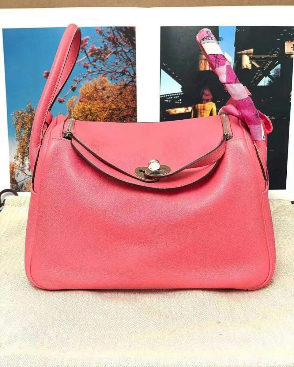 男子盗卖现女友6只包包：2个爱马仕、2个香奈儿、2个LV，还转钱给前女友还债