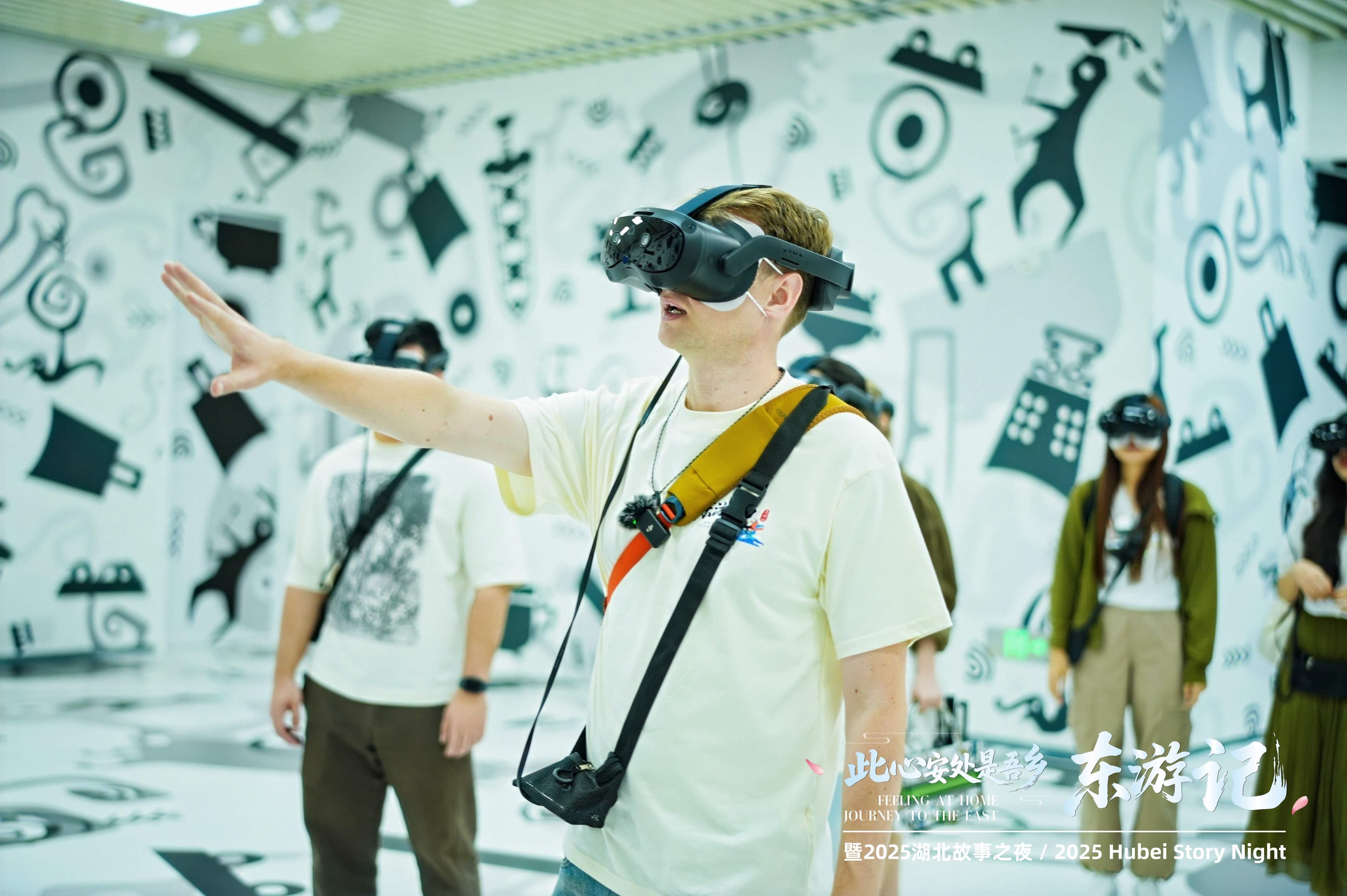 解锁新技能：老外变“老内” 直播带货忙