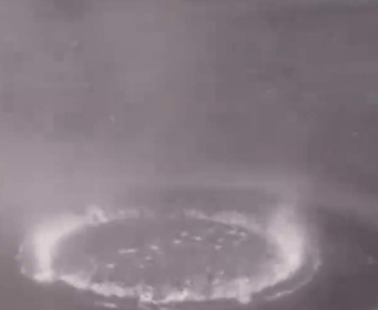 郑州暴雨有多大:井盖街上“蹦迪” 航海路真的“航海”了！