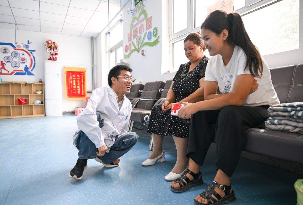 扎根，两位援疆医生的共同选择