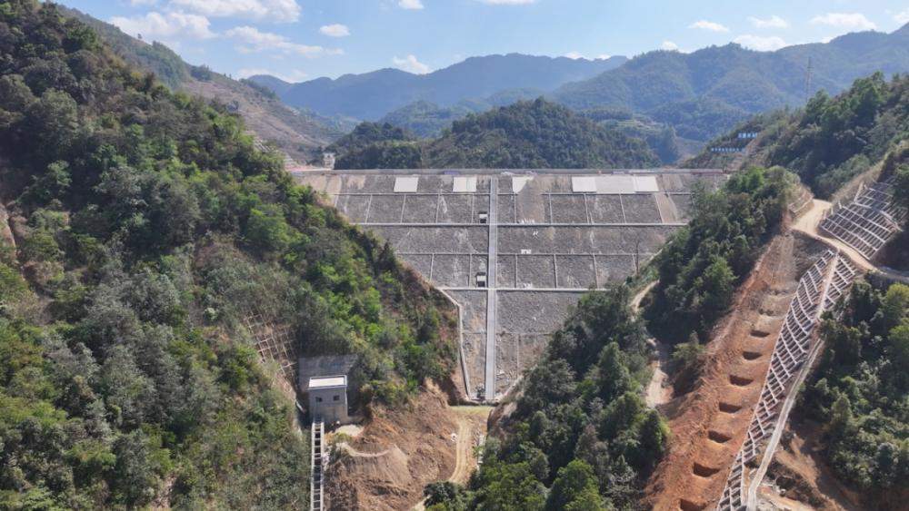 新春走基层丨中缅边境，妈妈包的“津味素”送给一群“缝山”人