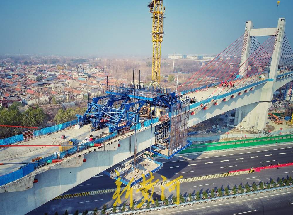济滨高铁济南东特大桥200米矮塔斜拉桥顺利合龙
