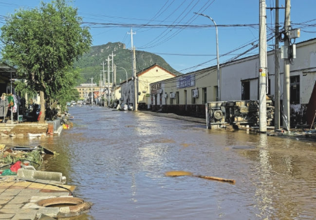 北京强降雨致136个村电力中断，30人不幸遇难