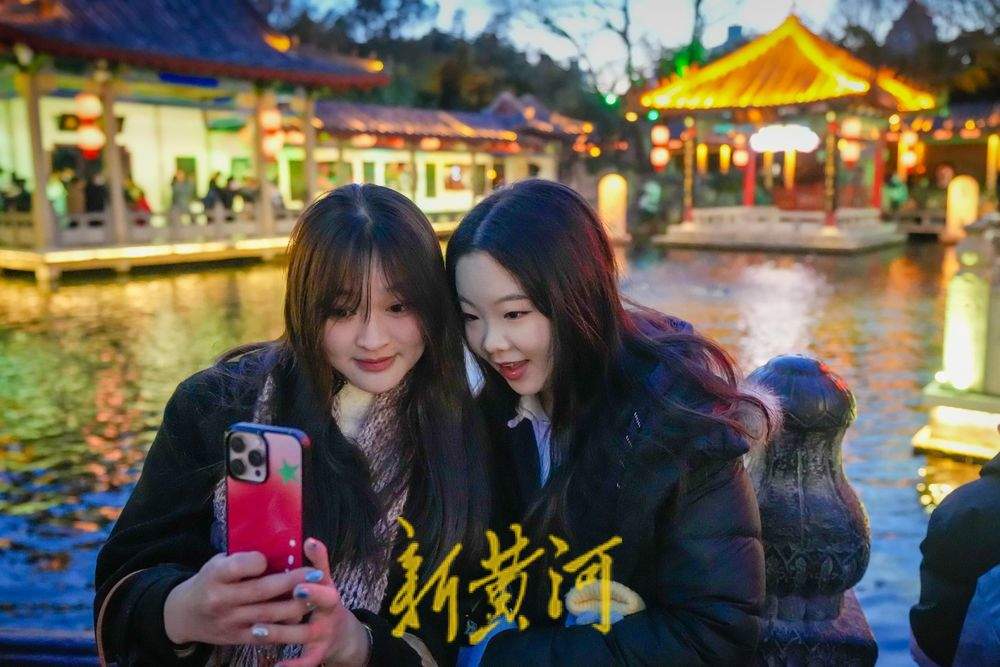 “泉”在济南过大年｜正月十五花灯俏，璀璨泉城迎客潮