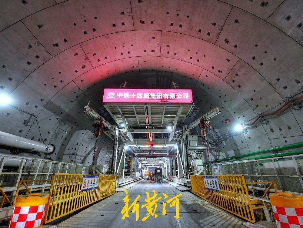 通车后，起步区到机场10分钟可达！跨黄超大直径盾构隧道济南航天大道穿黄隧道盾构段首线贯通