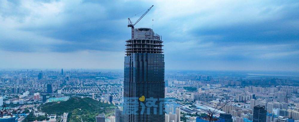 直上云霄！济南CBD超高层“山”幕墙向顶部冲刺