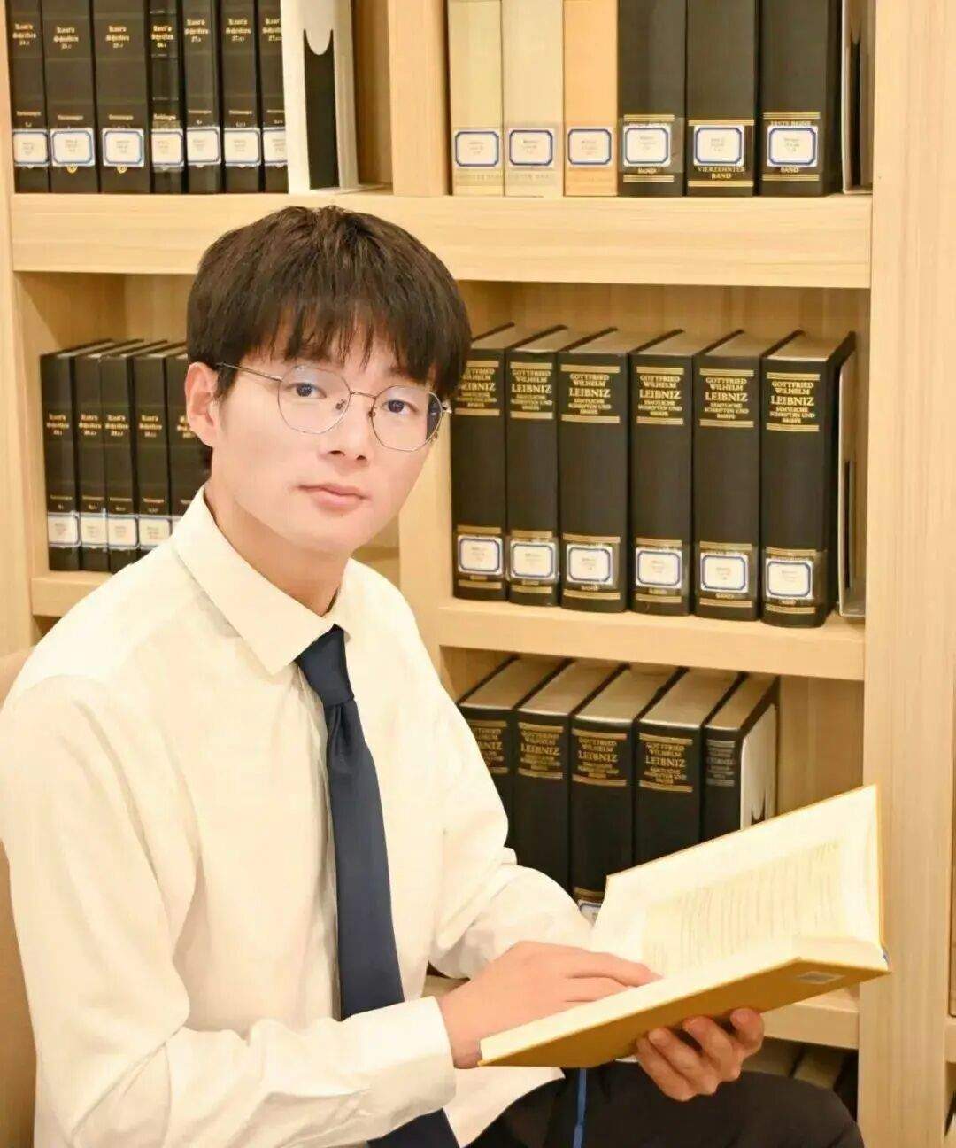 26岁研究员任浙大博导引网友质疑,学院回应:已博士毕业,引进程序规范,接受社会监督