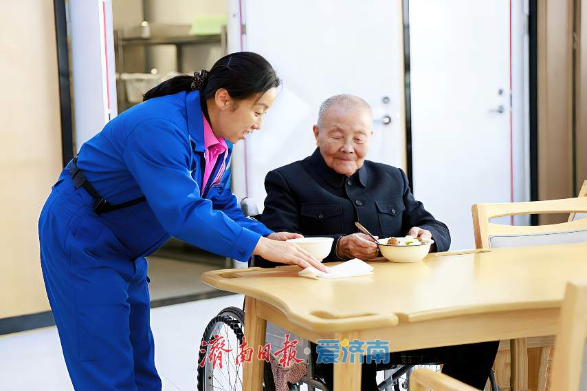 “养老服务师”入编新职业 “专业儿女”，正在敲门！