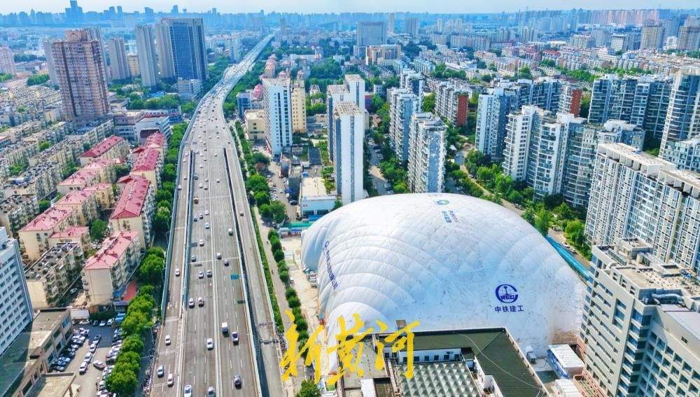 山东省立第三医院北院区基坑气膜安装到位，体积达到56万立方米