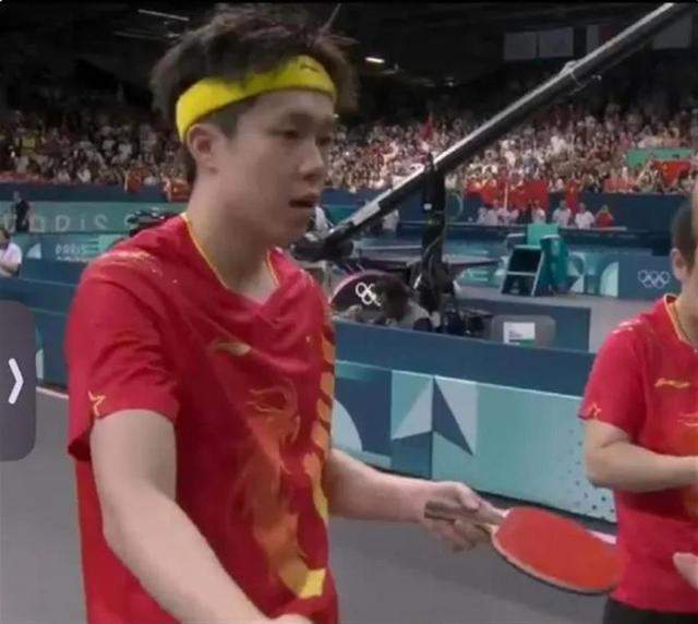 王楚钦球迷声讨踩球拍记者 张怡宁曾临阵换拍:板子硬得像鞋底