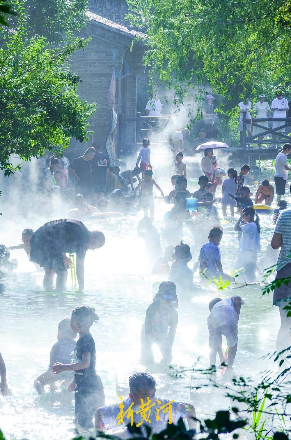 济南：泉水雾森送清凉 开启消暑“仙境模式”