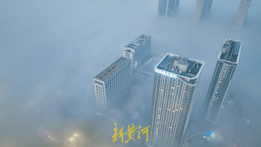 平流雾如被覆城 泉城清晨现朦胧奇景