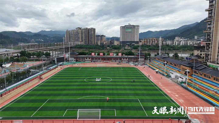 他们，用足球“接”住了自己的春天