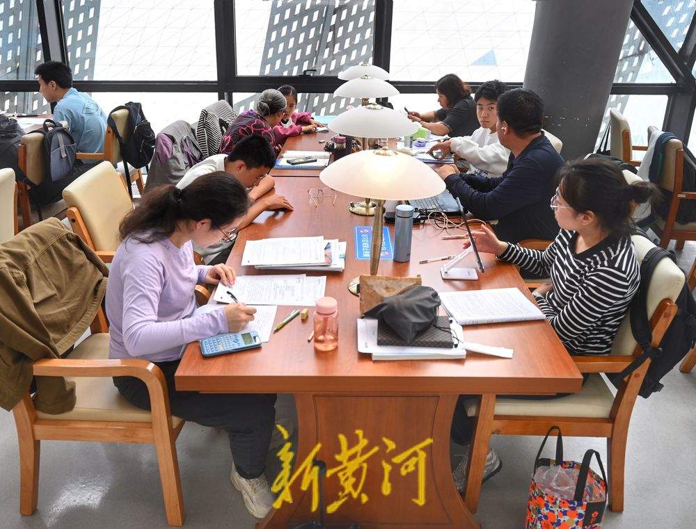 一年四季 泉在济南丨书山墨海里度过别样双节假期