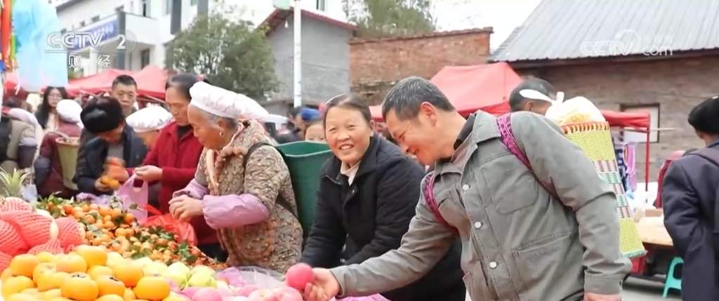 多地年货大集琳琅满目供销两旺 浓浓“烟火气”里喜迎新春佳节