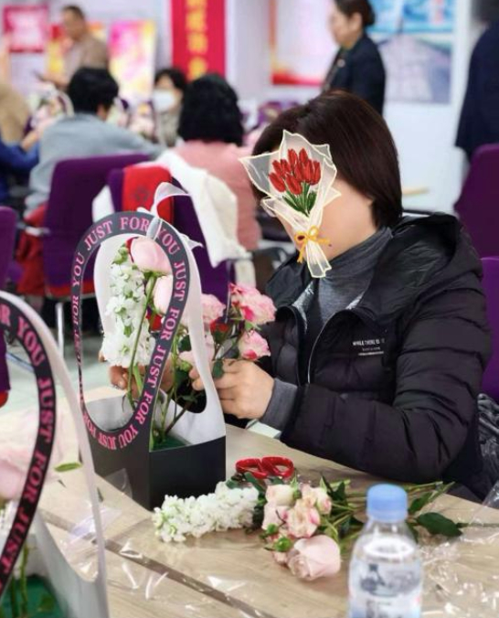 人保寿险威海中心支公司举办“她权益，花添彩”VIP女性客户权益守护主题活动