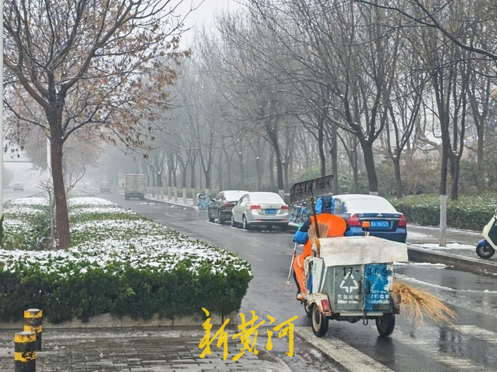 出动清雪人员1.2万余人次,滚雪车1000余车次,济南“雪停路净”的速度获赞
