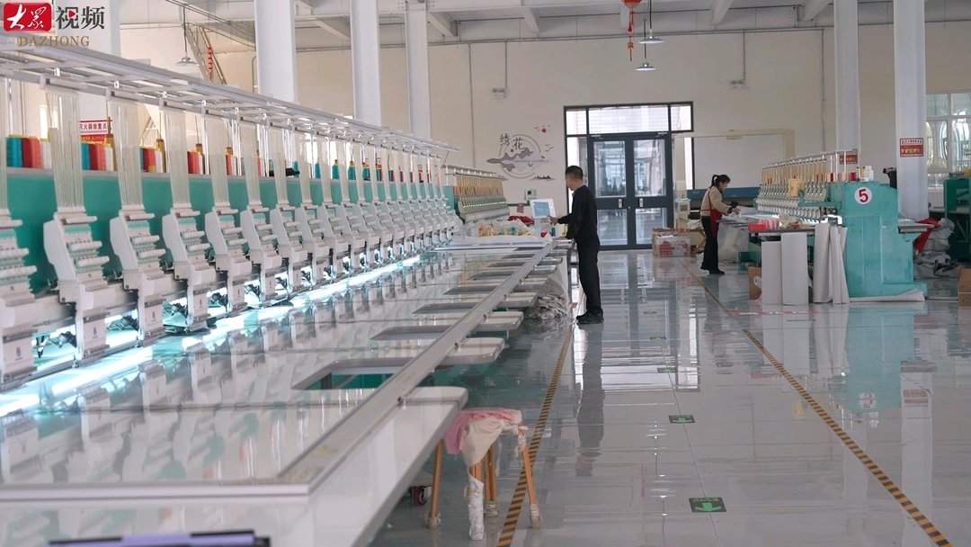 曹县宠物服饰迎销售旺季!小众赛道迸发“它经济”大能量