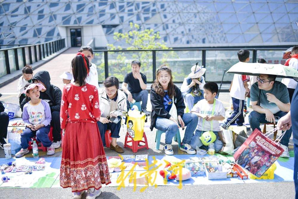 书籍跳蚤市场 书香流动“淘”趣无穷