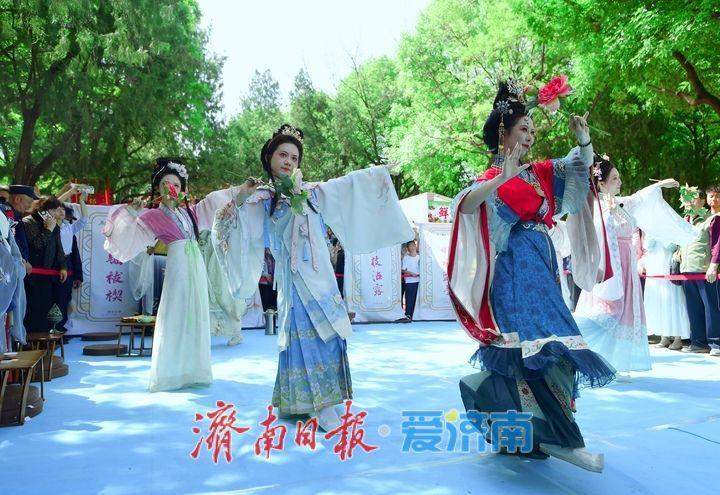 一年四季 泉在济南丨千佛山“三月三”民俗文化庙会启幕 祓禊古礼引游客穿越千年