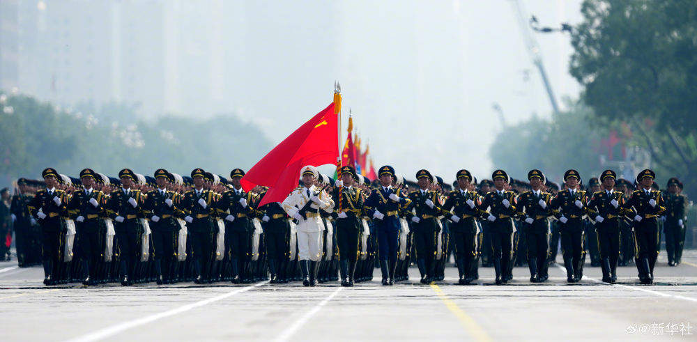 阅兵复制粘贴照来了