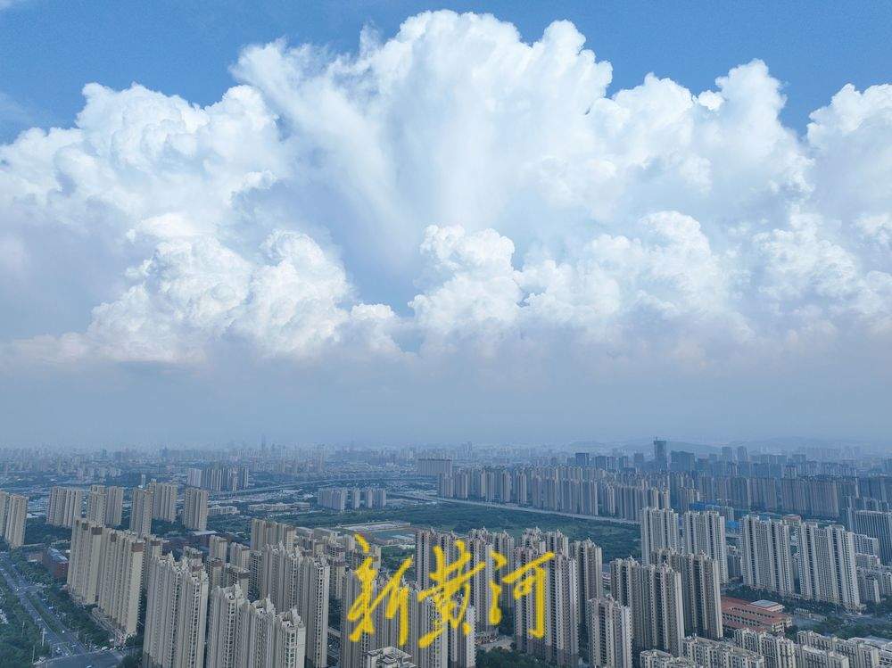 泉城上空飘来“棉花糖”，大朵积云成风景