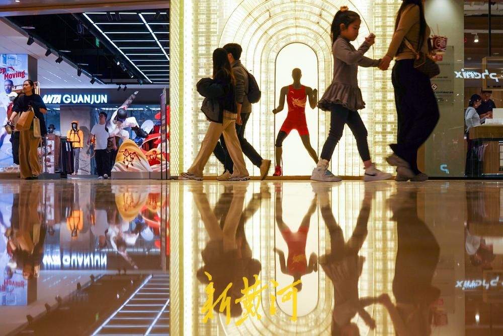 泉城商圈人气旺 红火消费年味浓