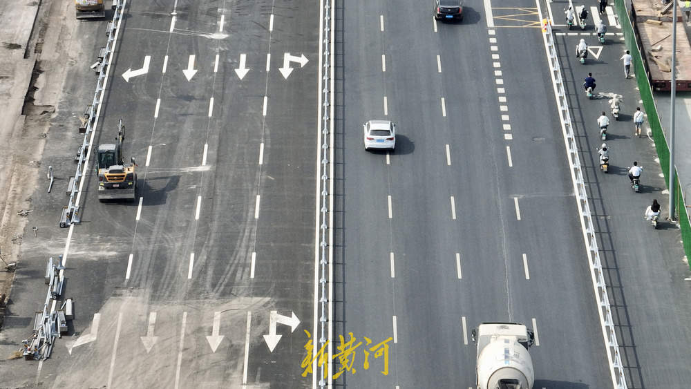 凤凰北路与飞跃大道交叉口：围挡拆除！弧形绕行路“拉直” 即将恢复双向八车道