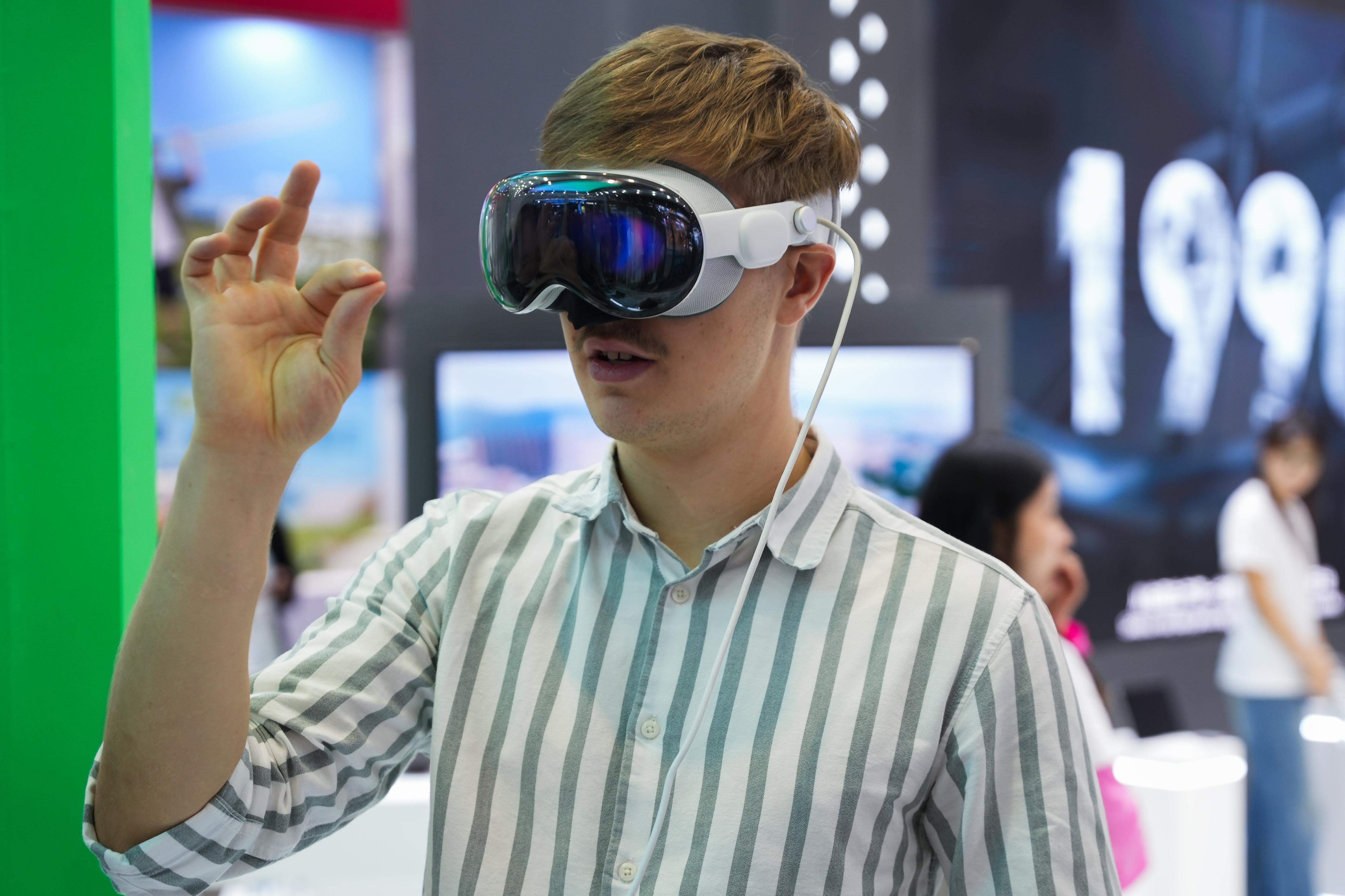 伯恩光学“方寸天工”闪耀高交会，多项技术革新引领行业新趋势