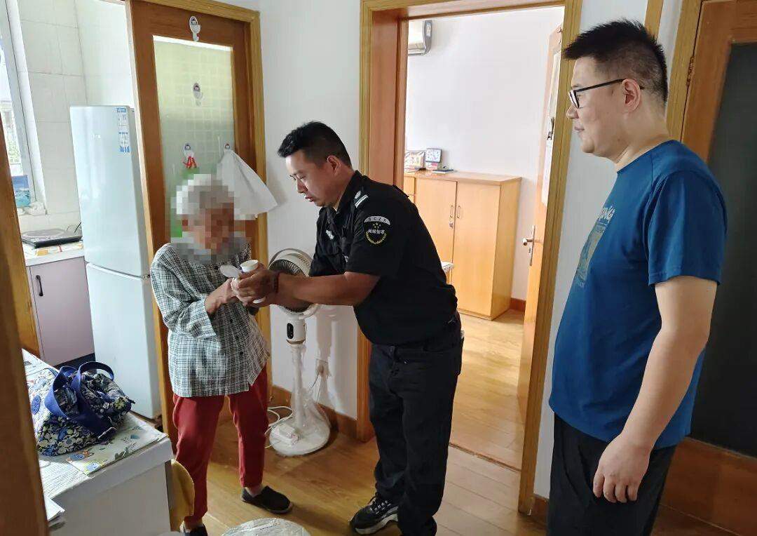 男子捡到3张纸条：“我已20小时没有进食进水，帮我……”