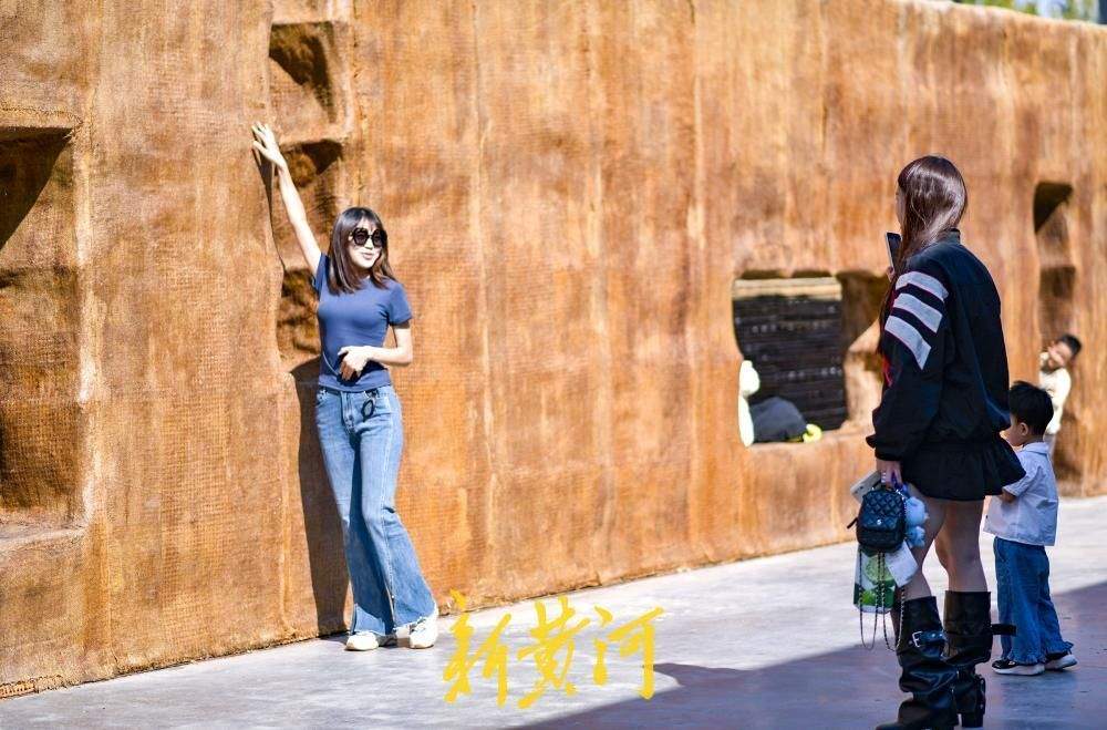 泉城公园新建艺术街区，成年轻人国庆假期打卡胜地