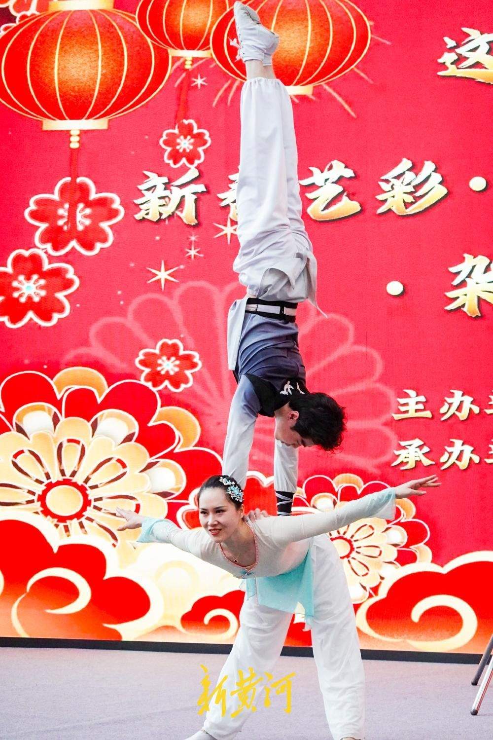 新春展演跨界合作，济南美术馆里秀杂技