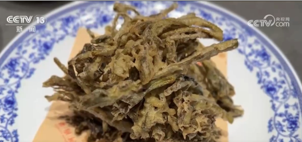 把春日鲜花入馔 时令“漂亮饭”将生活仪式感拉满