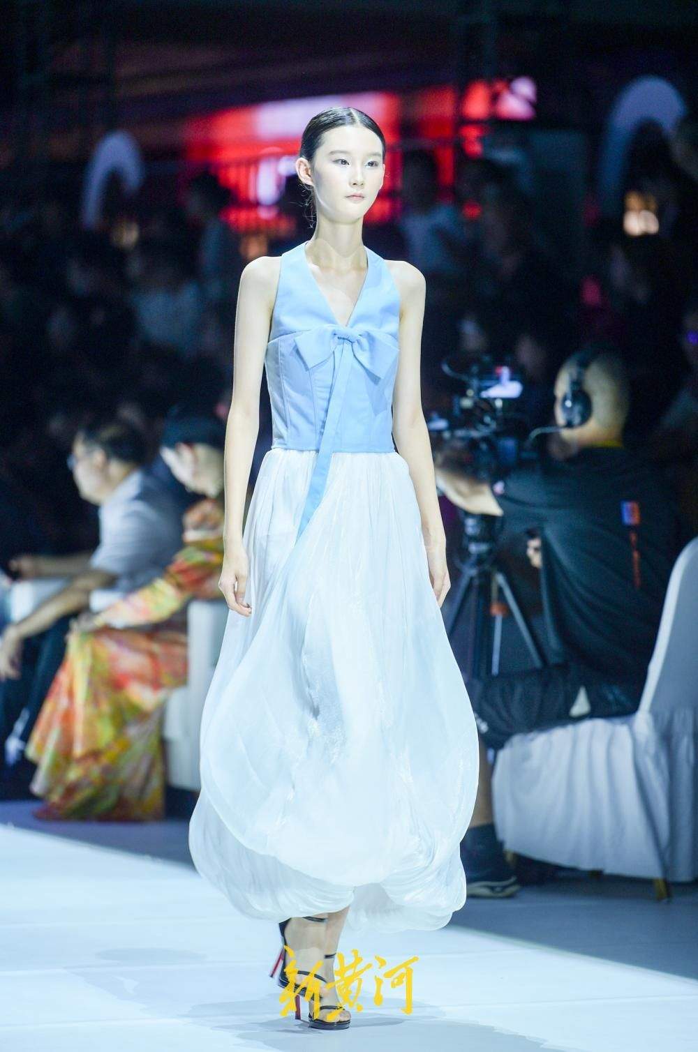 泉城霓裳,正装风华——2026济南时装周正装女装秀精彩上演