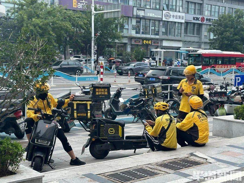 青岛一外卖小哥月入1万5！睁眼就开始跑，一天干13个小时