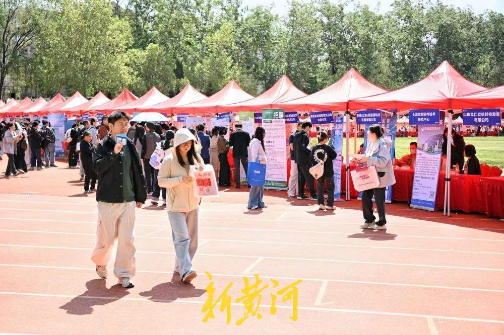 海右人才驻济高校行 济南大学开启专场招聘会