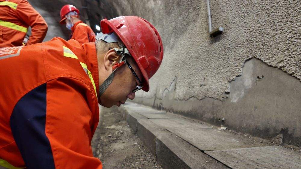 新华视点｜致敬劳动者 平凡岗位上的光芒万丈