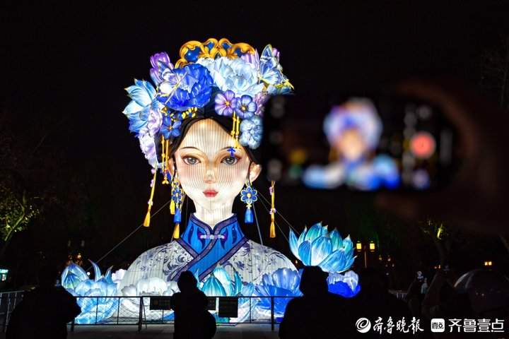 大明湖畔的“夏雨荷”亮起来了