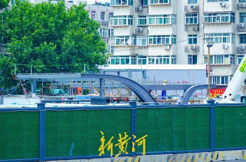 济南地铁6号线北坦站出入口揭面纱，地面道路将逐步恢复