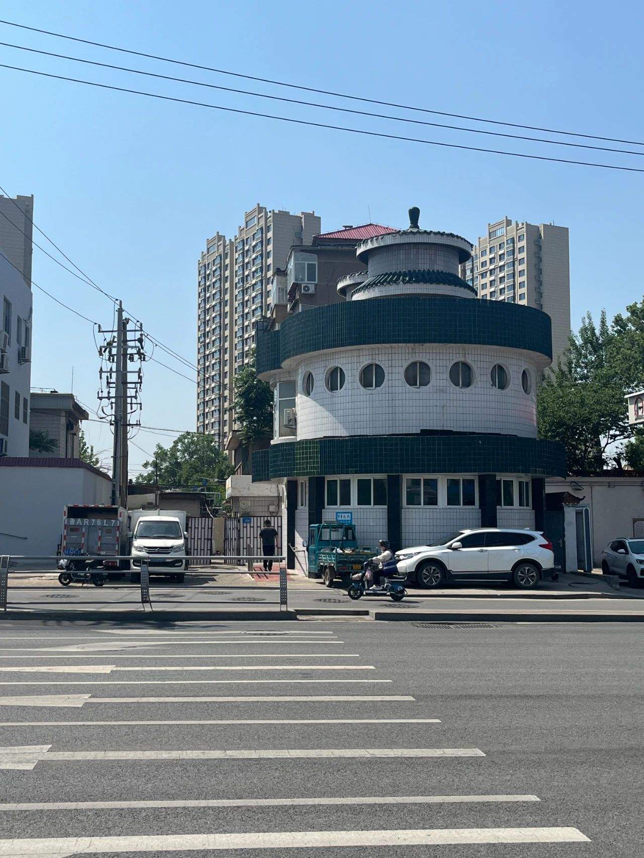 “有味道”的街拍，济南历山路上的这个建筑到底是啥？