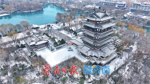 一年四季 泉在济南丨大雪纷飞覆泉城，大明湖畔绘冬韵