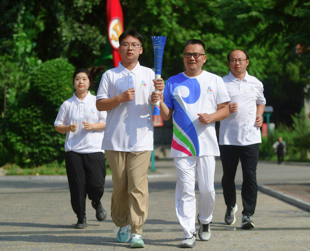 “千泉之城，涌动不息”，“泉炬”传递巡礼名泉传递泉水文化