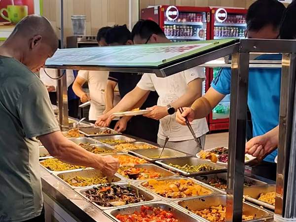 打工人心头好！年轻人开始流行把超市当食堂 20元吃30种菜