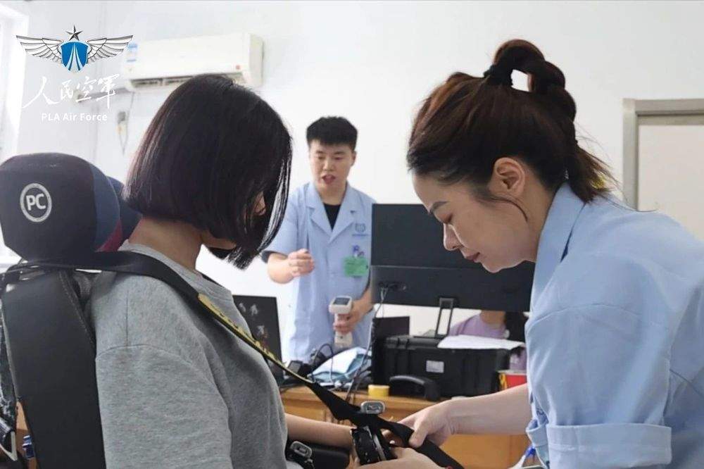 时隔四年，空军再次面向全国高中毕业生招收女飞行学员 就在济南定选检测