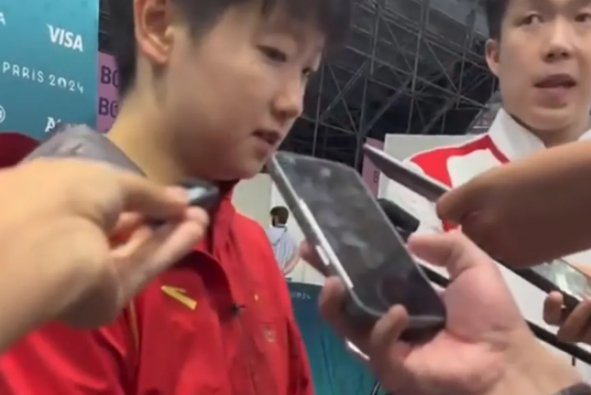 看淡了！王楚钦躲采访:放过我们 想下班的心溢出屏幕了