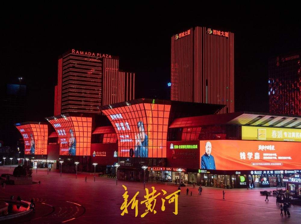 济南西站大屏致敬国之脊梁！他们才是值得仰望、世代铭记的顶流明星